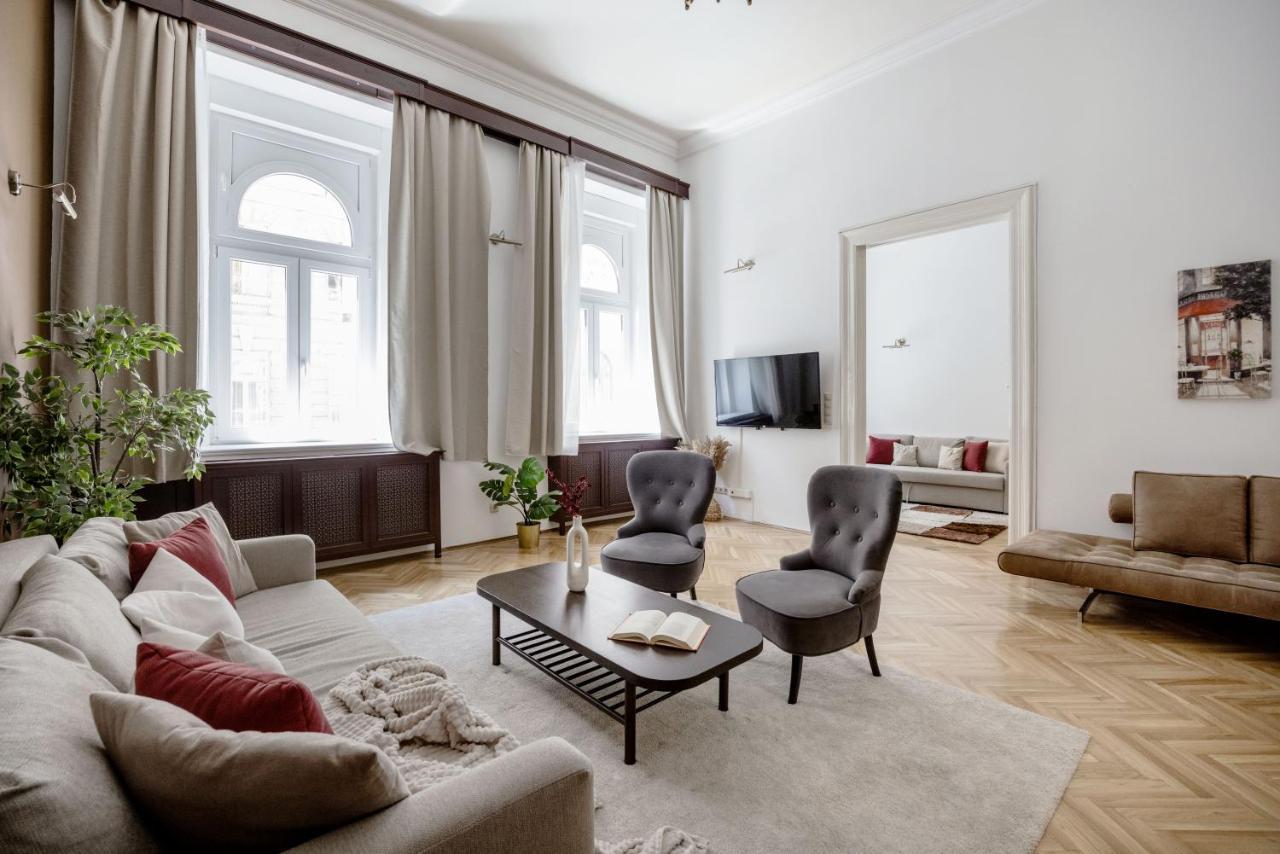 Luxe, Historic Home Downtown Landmarks 19 Century Budapest Eksteriør billede