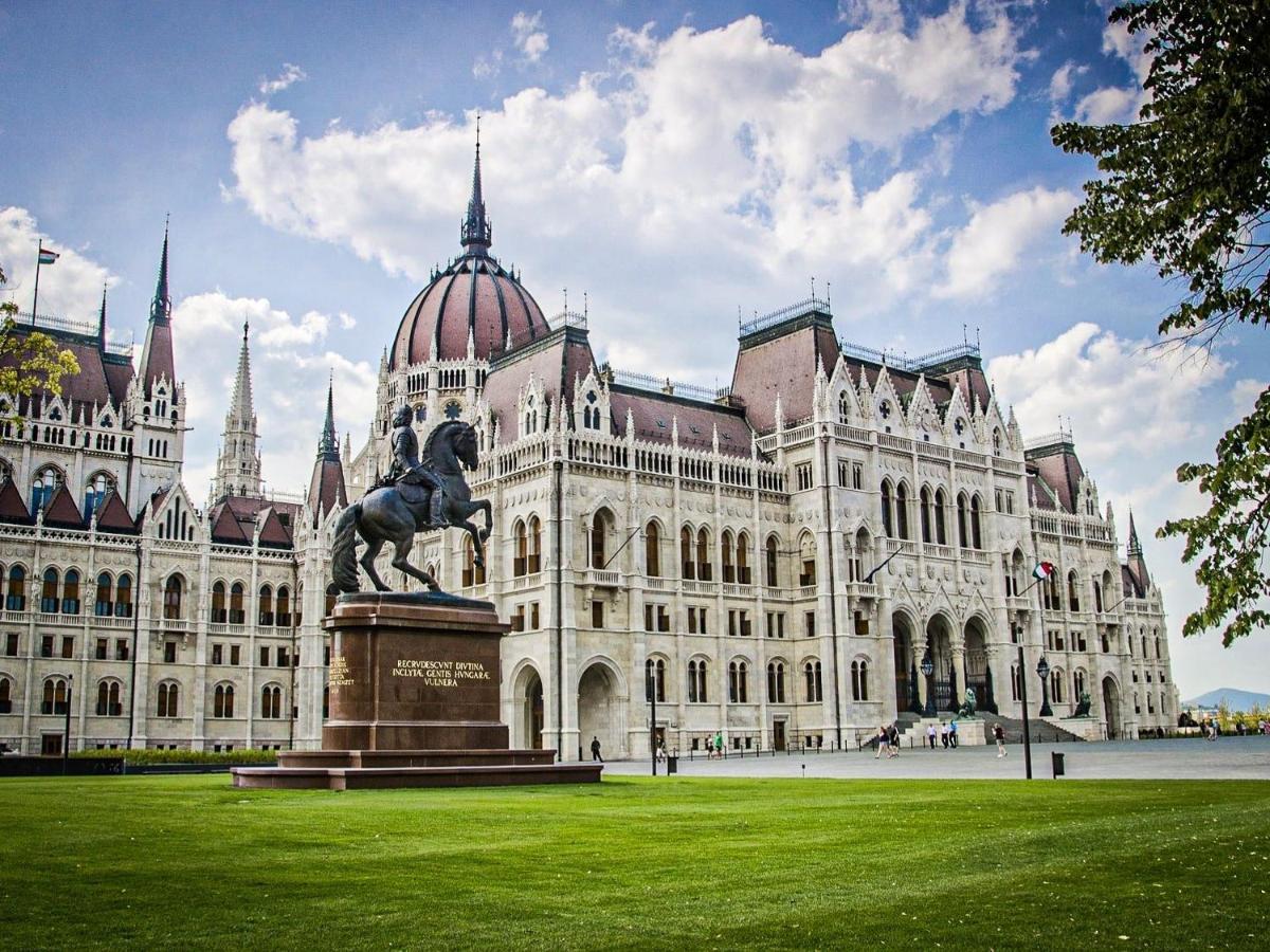 Luxe, Historic Home Downtown Landmarks 19 Century Budapest Eksteriør billede