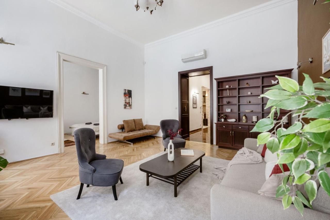 Luxe, Historic Home Downtown Landmarks 19 Century Budapest Eksteriør billede