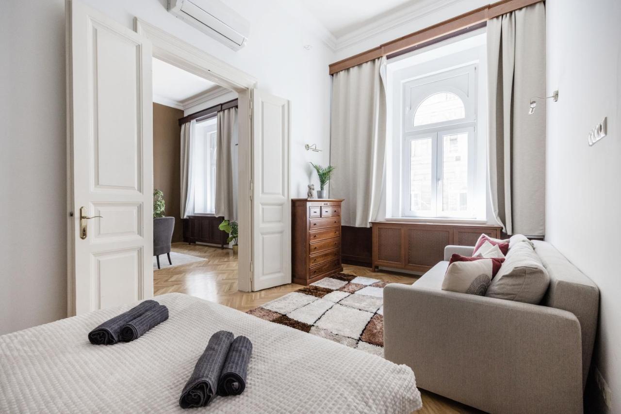 Luxe, Historic Home Downtown Landmarks 19 Century Budapest Eksteriør billede